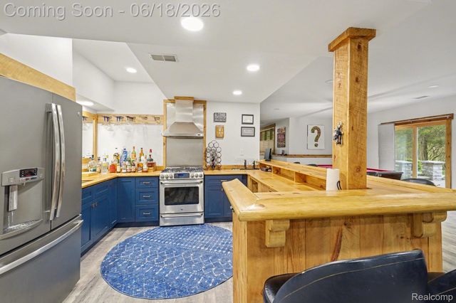 12310 Ivy Lane, Tyrone Township, MI 48430