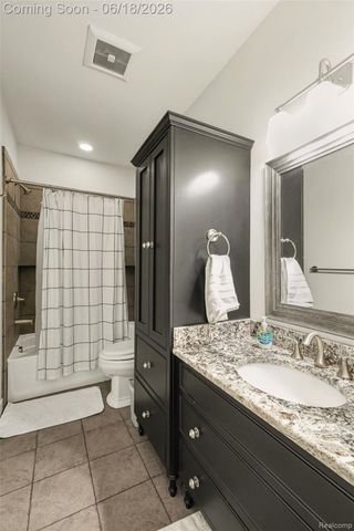 12310 Ivy Lane, Tyrone Township, MI 48430