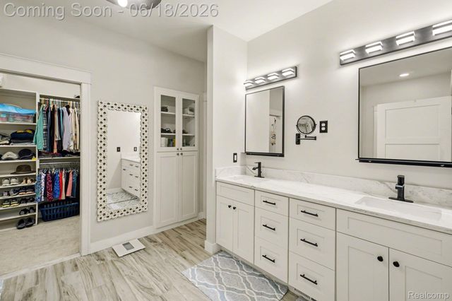 12310 Ivy Lane, Tyrone Township, MI 48430