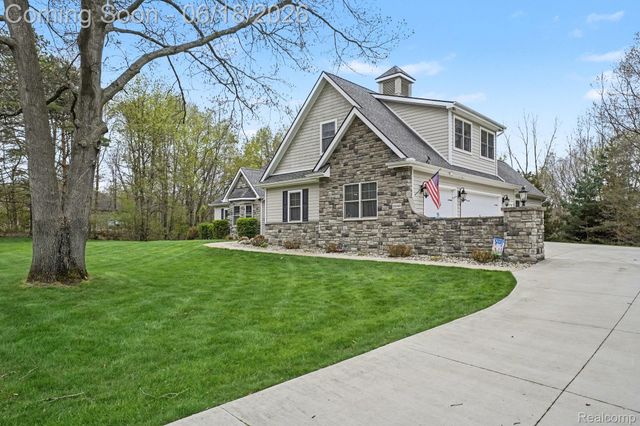 12310 Ivy Lane, Tyrone Township, MI 48430
