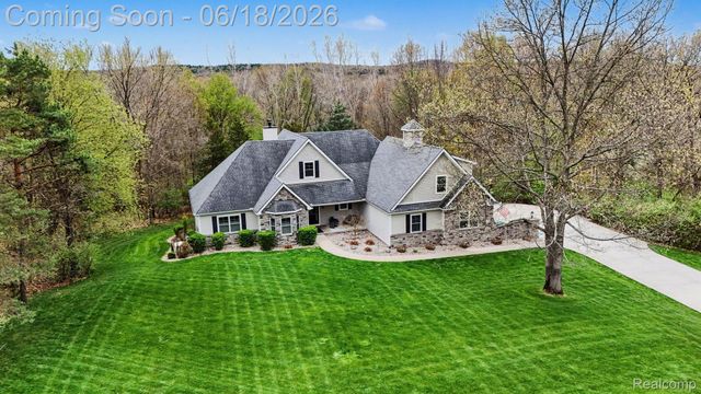 12310 Ivy Lane, Tyrone Township, MI 48430