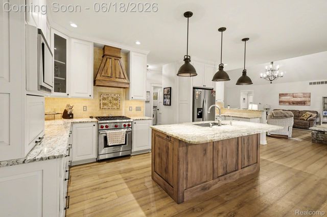 12310 Ivy Lane, Tyrone Township, MI 48430