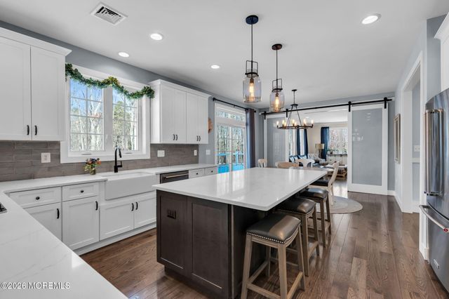 2 Tiffany Court, Farmingdale, NJ 07727