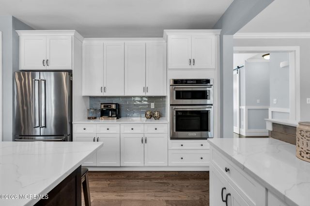 2 Tiffany Court, Farmingdale, NJ 07727