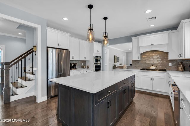 2 Tiffany Court, Farmingdale, NJ 07727