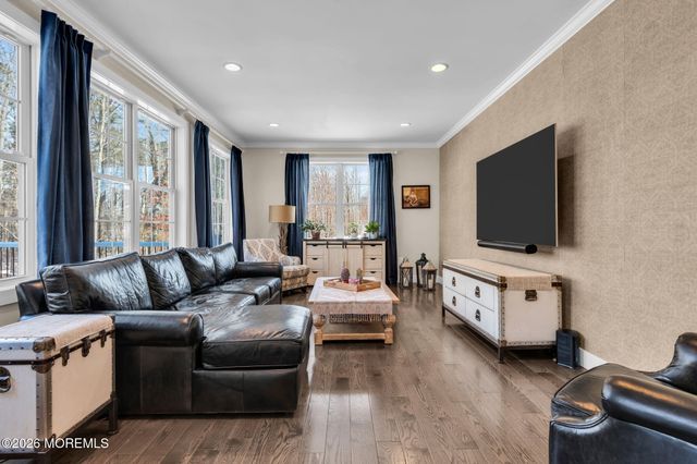 2 Tiffany Court, Farmingdale, NJ 07727