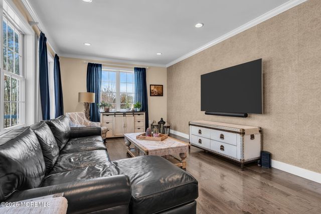 2 Tiffany Court, Farmingdale, NJ 07727