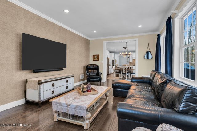 2 Tiffany Court, Farmingdale, NJ 07727