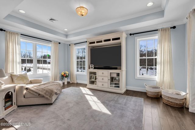 2 Tiffany Court, Farmingdale, NJ 07727