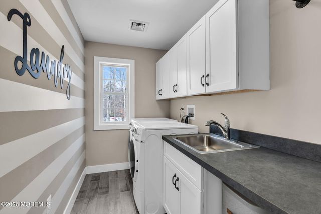 2 Tiffany Court, Farmingdale, NJ 07727