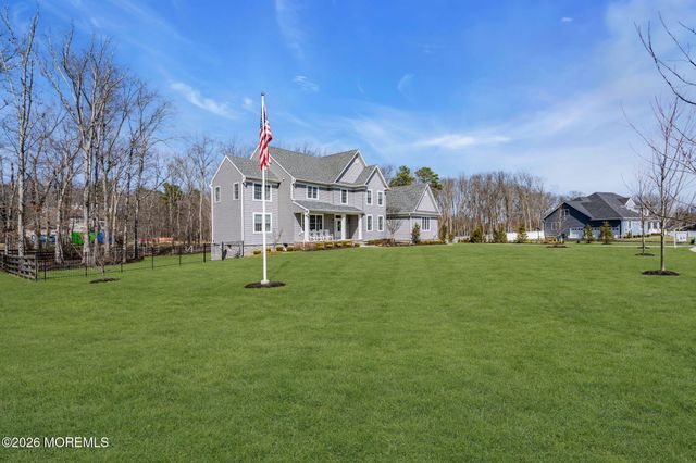 2 Tiffany Court, Farmingdale, NJ 07727