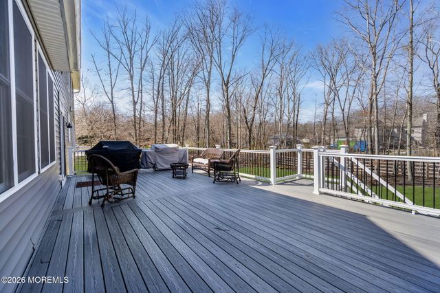 2 Tiffany Court, Farmingdale, NJ 07727