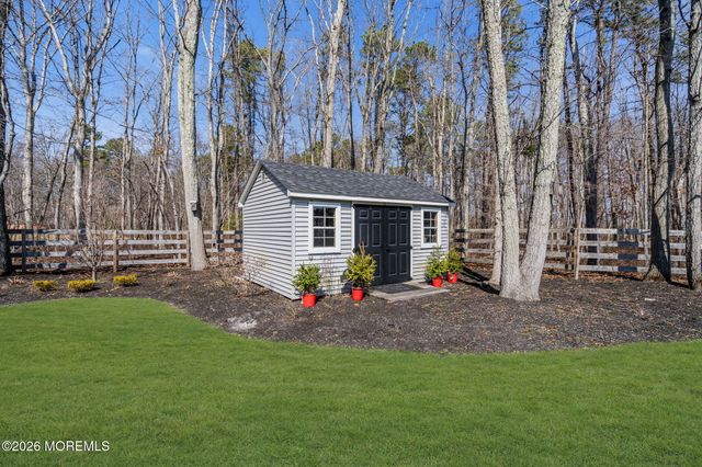 2 Tiffany Court, Farmingdale, NJ 07727