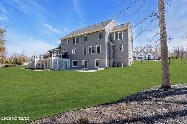 2 Tiffany Court, Farmingdale, NJ 07727