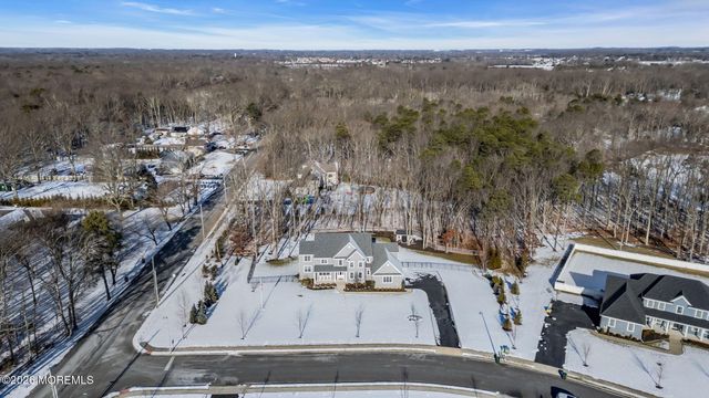 2 Tiffany Court, Farmingdale, NJ 07727