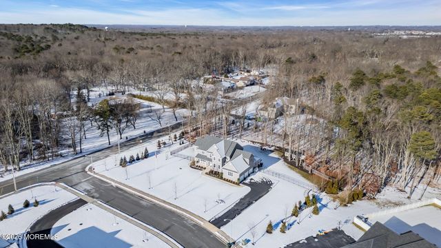 2 Tiffany Court, Farmingdale, NJ 07727