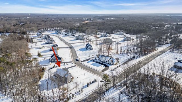 2 Tiffany Court, Farmingdale, NJ 07727