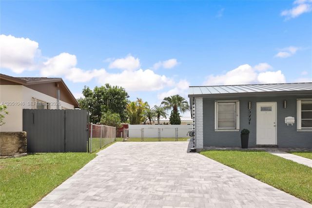 5221 SW 127th Place, Miami, FL 33175