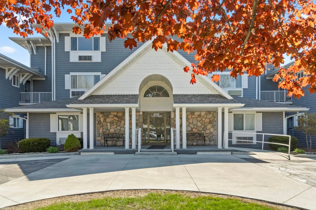 4500 Lakeshore Drive #15, Fort Gratiot, MI 48059