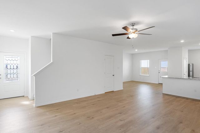 116 Wirepass CRST, Jarrell, TX 76537