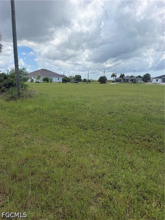 4012 NW 38th LN, Cape Coral, FL 33993
