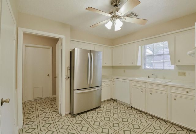 419 S Starboard Street, Crosby, TX 77532