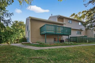 4863 Grenwich Way N, Oakdale, MN 55128
