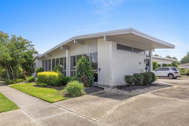 1716 Oak Park Blvd Boulevard, Lake Charles, LA 70601