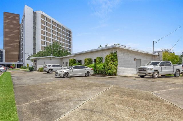 1716 Oak Park Blvd Boulevard, Lake Charles, LA 70601