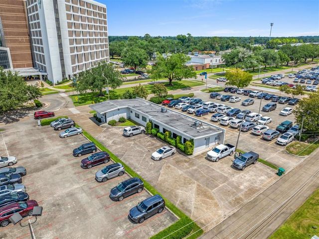 1716 Oak Park Blvd Boulevard, Lake Charles, LA 70601