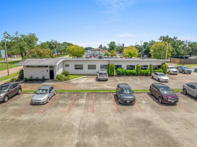 1716 Oak Park Blvd Boulevard, Lake Charles, LA 70601