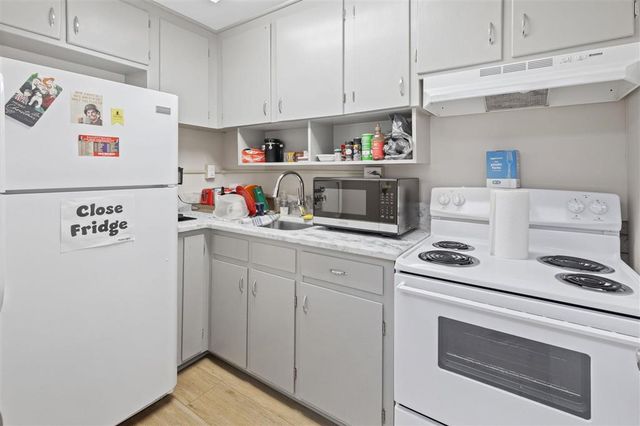 1716 Oak Park Blvd Boulevard, Lake Charles, LA 70601