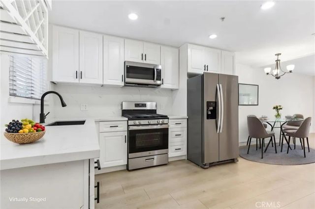 14618 Gilmore Street 16, Van Nuys, CA 91411