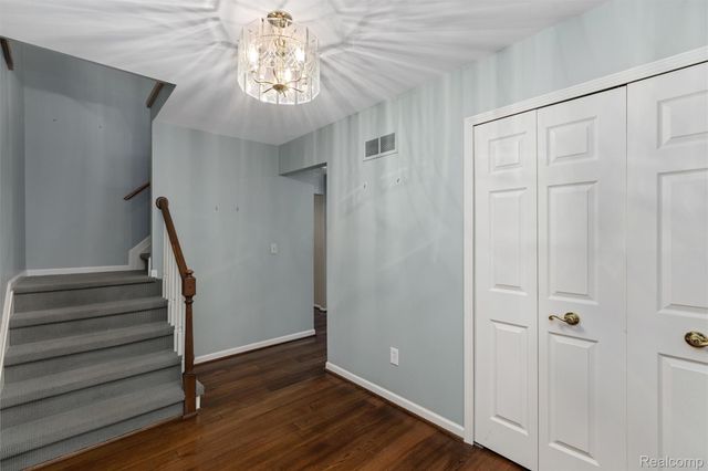 2937 Waterloo Drive, Troy, MI 48084