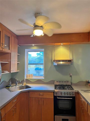 240 Collins Ave, Miami Beach, FL 33139