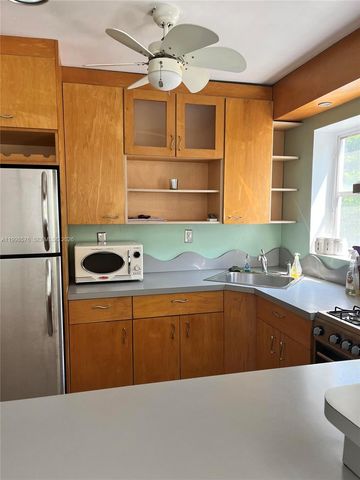 240 Collins Ave, Miami Beach, FL 33139