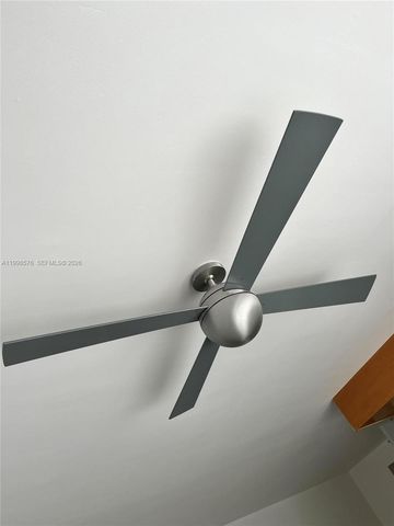 240 Collins Ave, Miami Beach, FL 33139