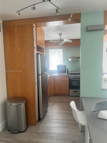 240 Collins Ave, Miami Beach, FL 33139