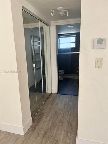 240 Collins Ave, Miami Beach, FL 33139