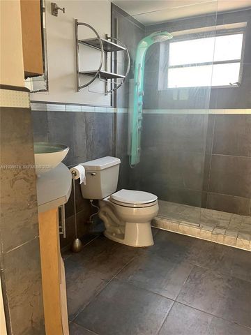 240 Collins Ave, Miami Beach, FL 33139