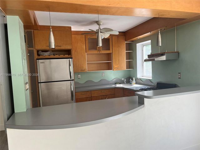 240 Collins Ave, Miami Beach, FL 33139