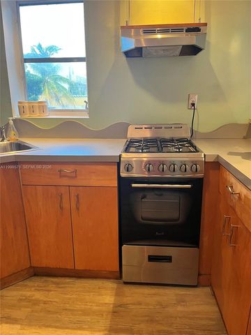 240 Collins Ave, Miami Beach, FL 33139