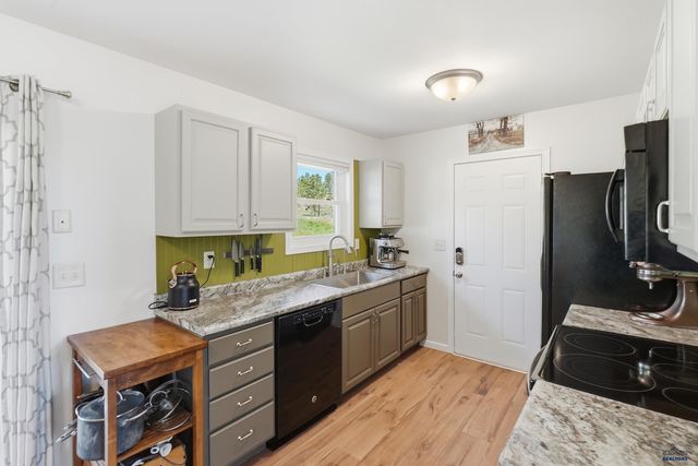 6416 FAIRWAY DR, Black Hawk, SD 57718