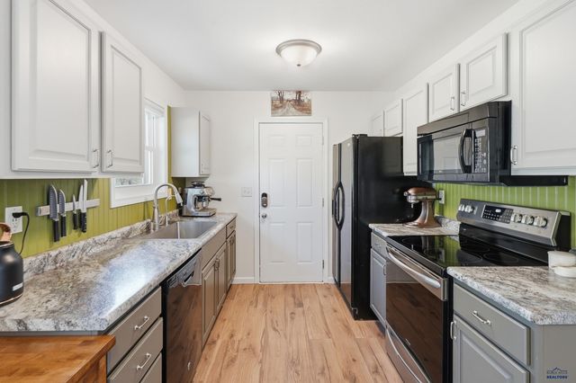 6416 FAIRWAY DR, Black Hawk, SD 57718
