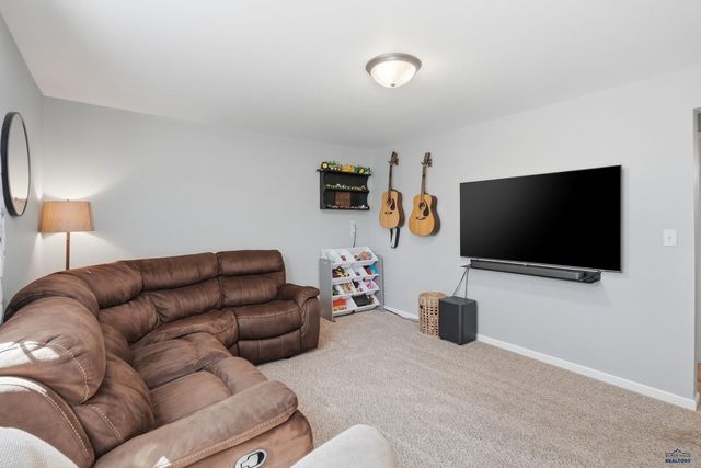 6416 FAIRWAY DR, Black Hawk, SD 57718