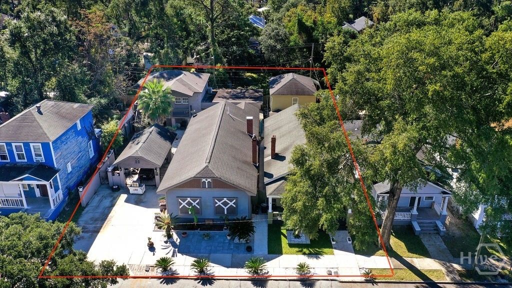 Image 2 of property listing at 913-917 W 38th Street, Savannah, GA 31401