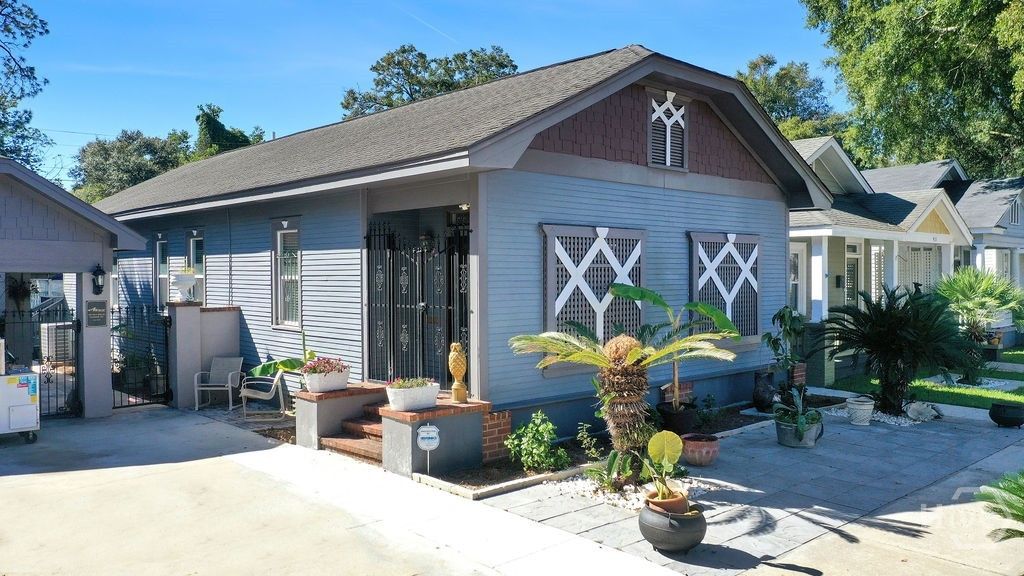 Image 28 of property listing at 913-917 W 38th Street, Savannah, GA 31401