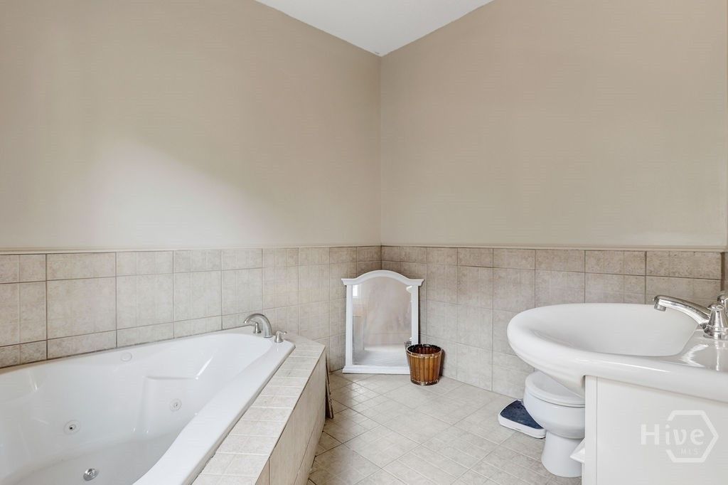 Image 39 of property listing at 913-917 W 38th Street, Savannah, GA 31401