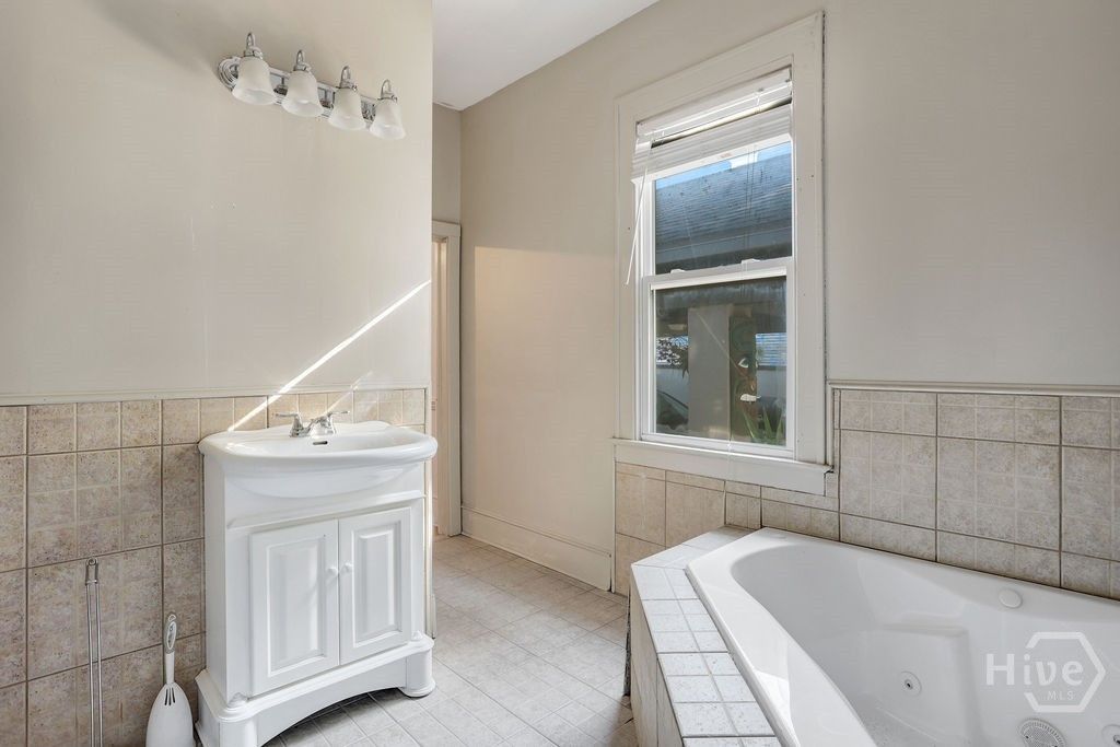 Image 40 of property listing at 913-917 W 38th Street, Savannah, GA 31401