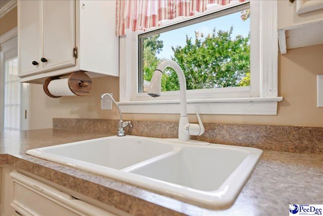 1713 Damon Dr., Florence, SC 29505